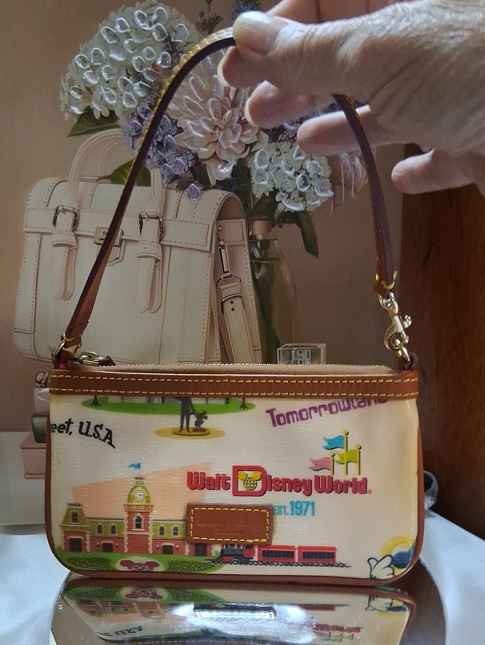 Dooney/Disney Cream & Brown Wristlet ,Hard To Find Like New - Picture 1 of 7